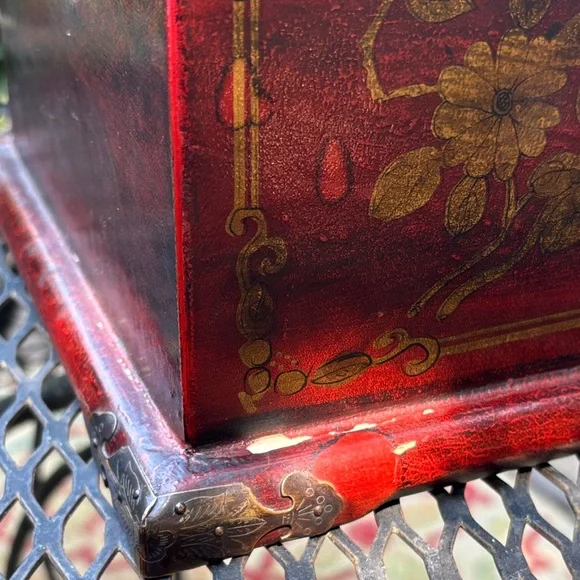 Vintage red lacquered wood Asian style jewelry box - Picture 17 of 17